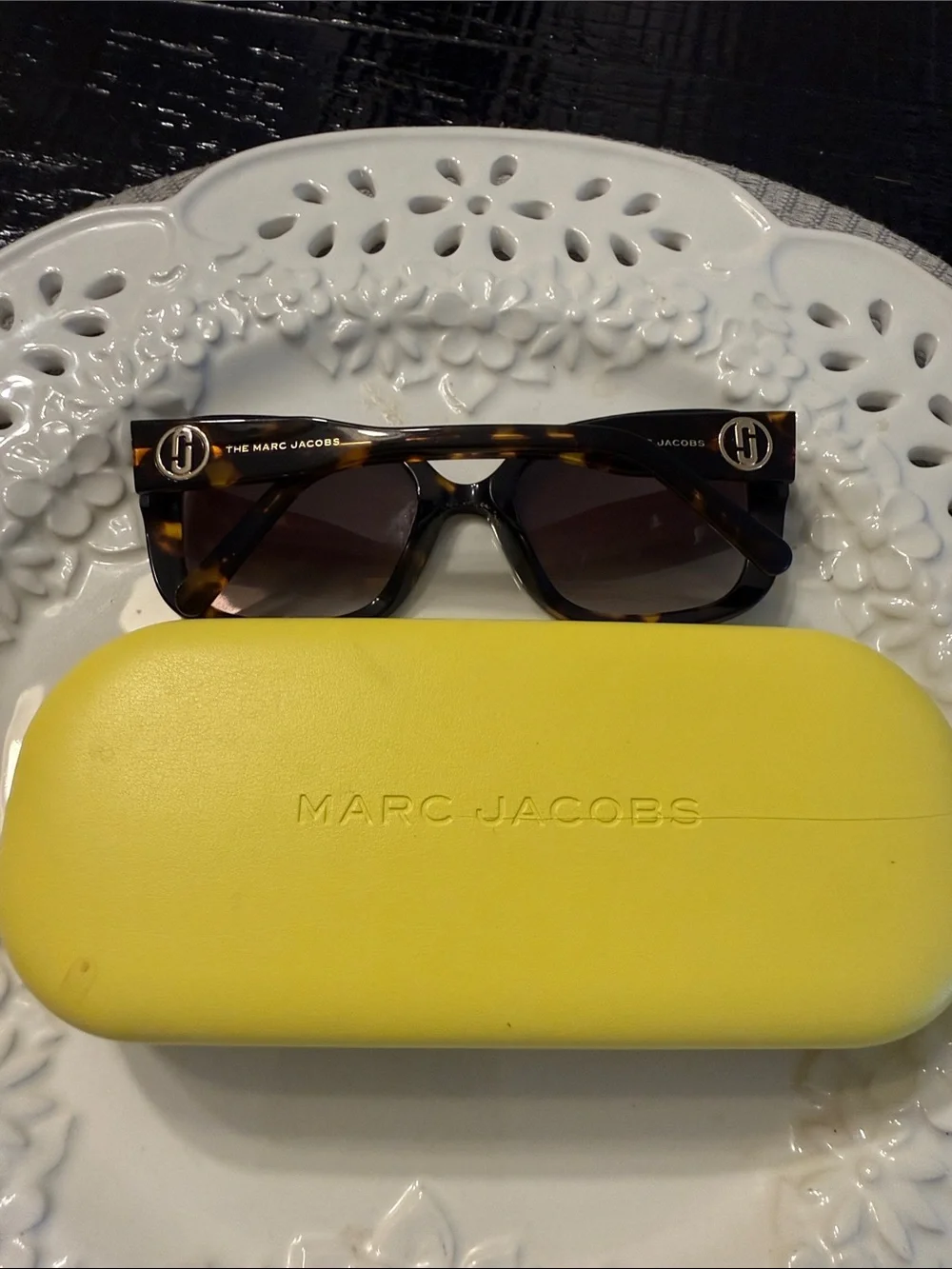 Marc Jacobs Tortoise Frame Sunglasses with Brown-to-Yellow Gradient Lenses